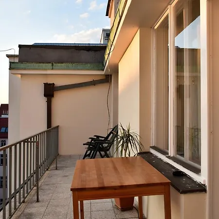 Charles Sq. With Terrace Апартаменты Прага